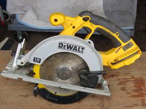 lot 16 image: Dewalt 18 Volt Circular Saw - Model DC390 - Tool Only