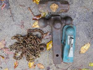 lot 25 image: Mixed Lot - 12 Chain with 38 Links 3 Way Receiver 1 78 Trailer Coupler Maul Head