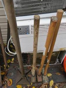 lot 35 image: Mixed Lot of Mauls and Hand Tamper