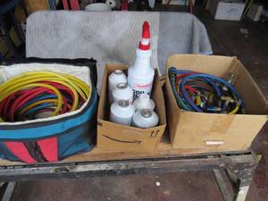 lot 42 image: Mixed Lot of AC Hoses and Refrigerants
