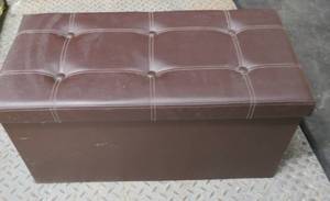 lot 2 image: Lightweight storage chest