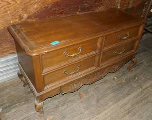 lot 3 image: Lane cedar chest
