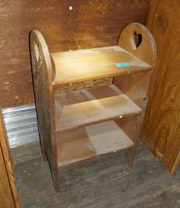 lot 9 image: Small bookshelf 18x11x31 tall and table 12 in square x 23 high