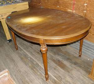 lot 12 image: Dining room table with 2 leaves
