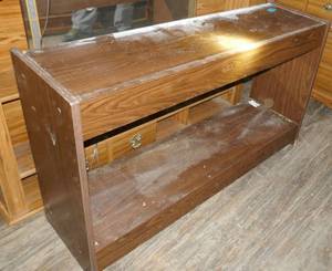 lot 15 image: Simple hall table