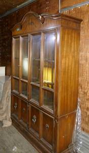 lot 21 image: Large Vintage hutchdisplay cabinet