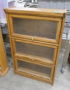 lot 25 image: Small bookcase or display case with glass doors