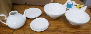 lot 49 image: Rosenthal Germany porcelain china set for 12