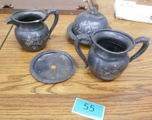 lot 55 image: Vintage Quadruple plate silver pieces