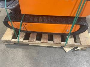 YARDMAX YD8105 Track Barrow with Hydraulic Assist, 1100lb. Capacity, Briggs CR950, 6.5 hp, 208cc Used tested in work Order