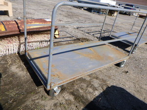 lot 13 image: Flatbed Metal Cart