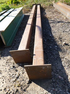 lot 24 image: 2 Steel Posts