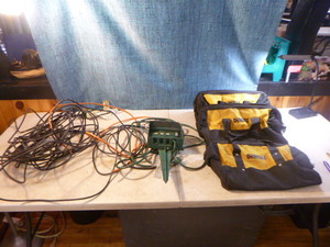 lot 62 image: Garage Items