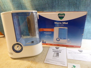 lot 68 image: Vicks Warm Mist Humidifier