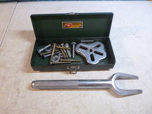 lot 76 image: S-K Bolt Grip Puller Set