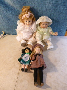 lot 95 image: 4 Plastic Dolls