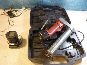 lot 109 image: Anaconda 12V Rechargeable Grease Gun Kit