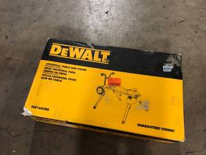 DEWALT 33 lbs. Heavy Duty Rolling Table Saw Stand with Quick-Connect Stand Brackets with 200lbs. Capacity   Customer Returns See Pictures