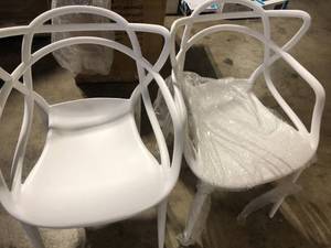 Modern Plastic White Loop Dining Side Chair (Set of 2) by Mod Made   Customer Returns See Pictures Modern Plastic White Loop Dining Side Chair (Set of 2) by Mod Made   Customer Returns See Pictures