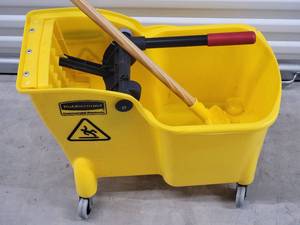 lot 85 image: Rubbermaid Janitorial Wash Bucket