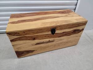 lot 6 image: Sheesham Wooden Storage Trunk Chest