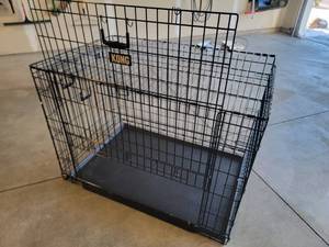 lot 105 image: Kong  Dual Door Rust-Resistant Pet Crate