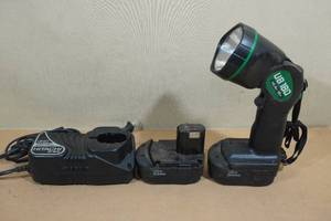 Hitachi 18V Work Light with 2 Batteries and Charger
