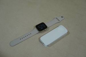 Apple Watch SE 40mm Smart Watch with GPS