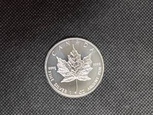 2009 BU One Ounce Silver Canadian Maple Leaf $5.00 Coin