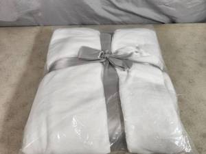 New White Fleece Throw