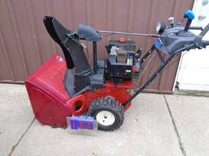 lot 100 image: Toro 824 snow blower. Used condition. Tested & works. As shown. THIS ITEM HAS A RESERVE.