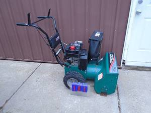 lot 101 image: Murray ultra 522 snow blower. Used condition. Tested & works. As shown.