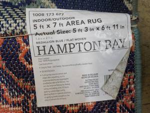 lot 60 image: 5x7 IndoorOutdoor Rug -used