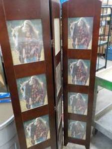 lot 125 image: 12 Photo Divider
