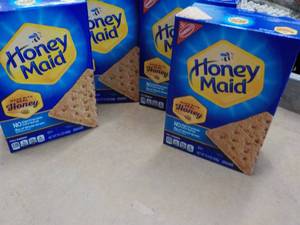 lot 135 image: 4 Boxes Honey Maid Graham Crackers 14.4 oz Boxes best date 082023