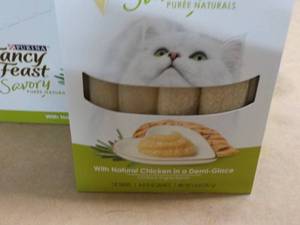 lot 160 image: 15 ct Purina Fancy Feast Savory Cat Treats Natural Chicken in a Demi Glaze best date 082023 Retail $3 each