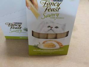 lot 161 image: 15 ct Purina Fancy Feast Savory Cat Treats Natural Chicken in a Demi Glaze best date 082023 Retail $3 each