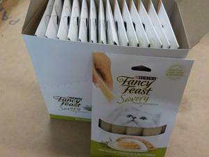 lot 166 image: 15 ct Purina Fancy Feast Savory Cat Treats Natural Chicken in a Demi Glaze best date 082023 Retail $3 each