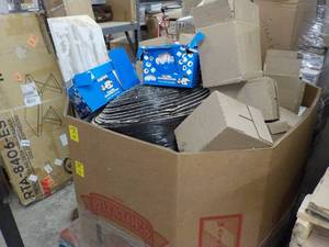 lot 174 image: Pallet of Overstocks, Unclaimed and Food Best by March 2023