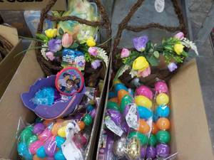 lot 186 image: 2 Large boxes Easter Dcor and Products- all new inventory