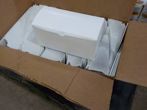 lot 212 image: 250 White Self Closing Boxes 9 x 4 x 4