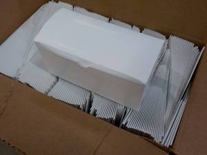 lot 213 image: 250 White Self Closing Boxes 9 x 4 x 4