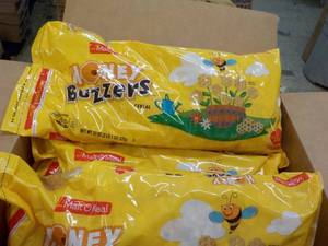 lot 237 image: 3 - 33oz Bags Honey Buzzers Malt O Meal Cereal best date 10162023