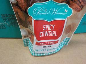 lot 324 image: 8 - 7 oz Bags The Pioneer Women Spicy Cowgirl Snack Mix best date 09022023