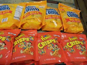 lot 375 image: 8 - 6 oz Bags Post Cereal...