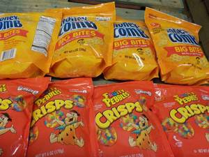 lot 376 image: 8 - 6 oz Bags Post Cereal...