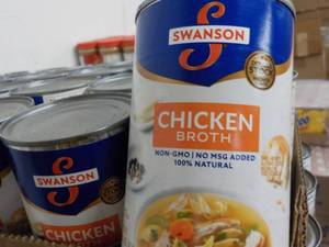 lot 423 image: 24 cans Swansons Chicken Broth...