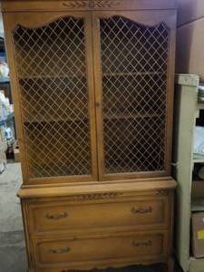 lot 1 image: Wood 1 Piece Hutch with Carvings, 2 Drawers and 2 Doors 7x 58 x 17 wood shelves, -have plate racks