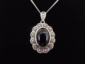 .925 Sterling Silver Art Nouveau Onyx Cabochon Pendant Necklace