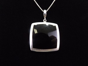 .925 Sterling Silver Inlayed Black Onyx and Mother of Pearl Reversible Pendant Necklace
